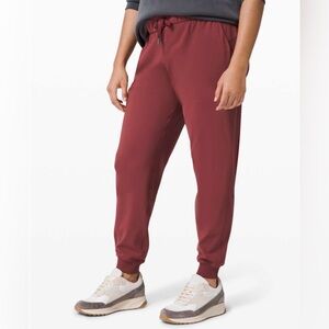 Lululemon On the Fly Jogger 28" *Luxtreme Savannah